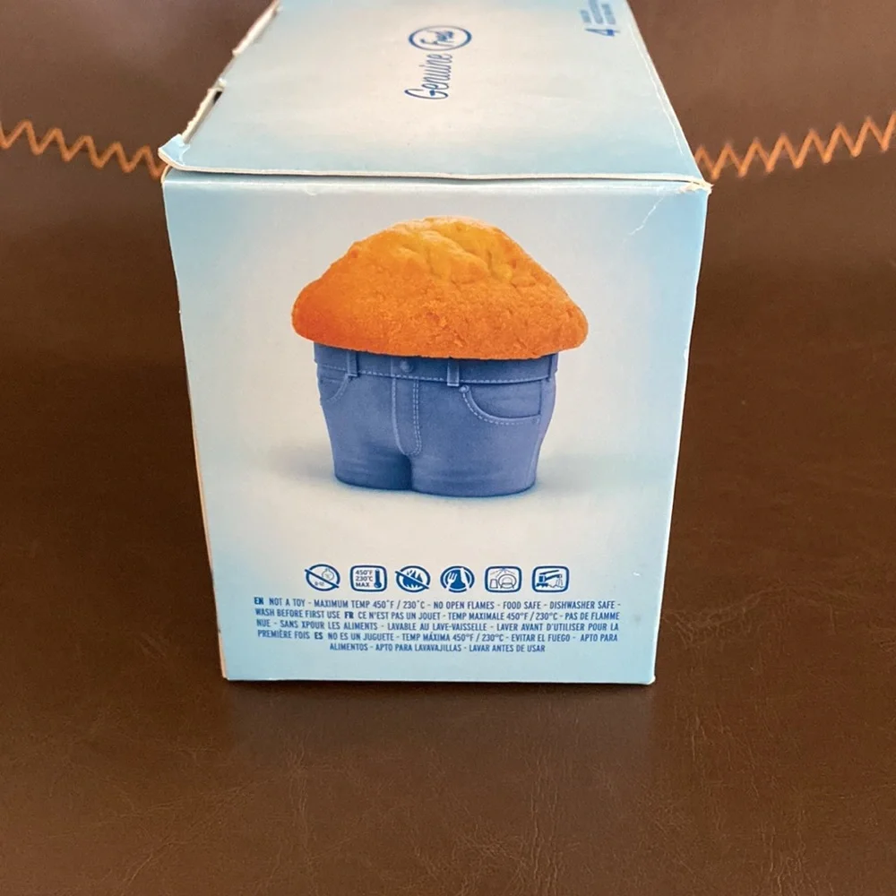NIB Set of 4 Muffin Tops Baking Cups